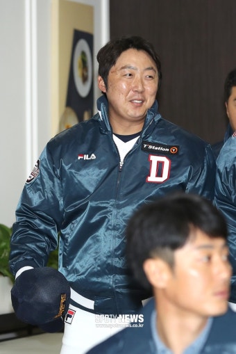 [스토리S] '최고참에서 막내 코치로' 배영수, 코치로서의 어색했던 첫 시무식