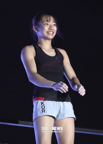 '16살' 정지민 최연소 태극 마크…스포츠클라이밍 세대교체