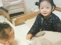 정인♥조정치, 침 묻힌 아들에 한숨쉬는 딸 공개…귀여워도 너무 귀엽네