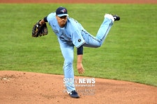 [토론토 게임노트] 역시 연패 탈출은 에이스…토론토 7-2 완승, 류현진 2승