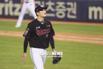 [잠실 게임노트]‘알칸타라 완벽투’ 두산, 4위 지켰다…kt 8-0 완파