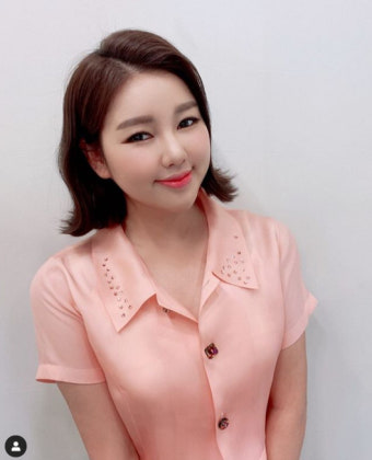 진도에 '송가인 길' 생겼다…명예도로명 표지판 등장 '인증 릴레이 예감'