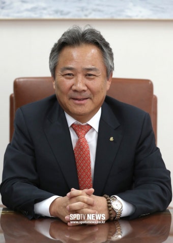 이기흥 대한체육회장, 직원 부정 채용·횡령 사건 수사中