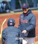 [포토S] 미소 짓는 허문회 감독