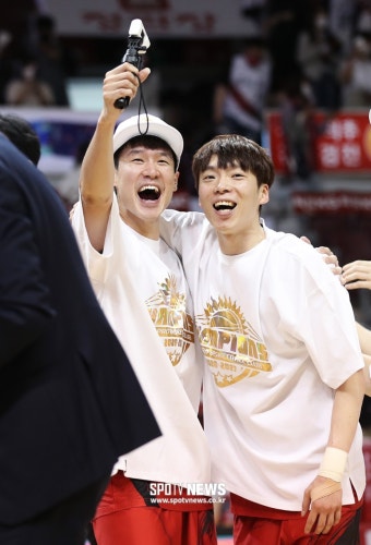 [포토S] 전성현-이재도, 우승 미소 활짝!