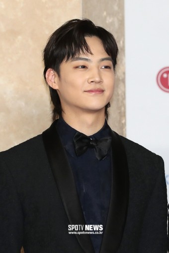 갓세븐 제이비, 라방 중 침실벽 나체사진 노출 '파문'[종합]