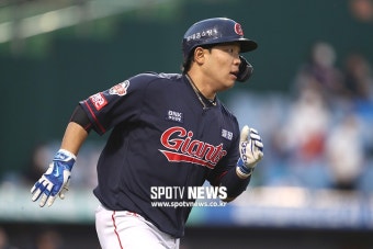 [포토S] 지시완, 롯데 이적 후 첫 홈런!