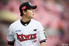 [수원 게임노트] ‘소형준 역투+13안타 폭발’ 투타 조화 kt, 롯데에 8-1 완승