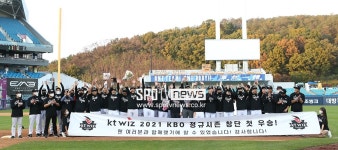 [1위 결정전 게임노트] kt, 삼성 꺾고 창단 첫 정규 시즌 우승! KS 직행