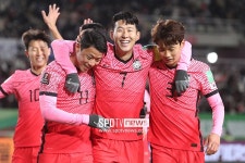 [포토S] 황희찬 선취골, 손흥민 즐거운 어깨동무