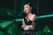 [포토S] 화사, 오랜만에 무대 설레요