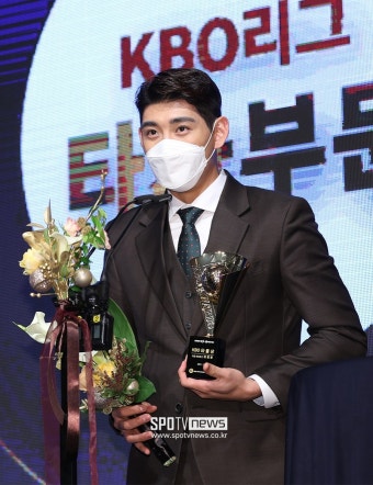 두산 미란다, 이정후·강백호 제치고 MVP 등극!…KIA 이의리 신인왕(종합)