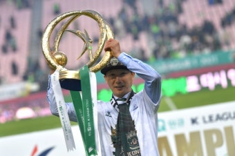 김상식 감독 끌고 이동국 측면 지원…전북은 쉽게 무너지지 않는다