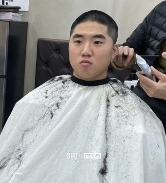 “이병 손성빈, 삭발머리 신고합니다”…롯데 루키에서 ‘상무 훈련병’으로