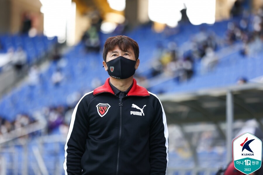 서울 FC, 바르셀로나와의 패배 속 아쉬움 남기며 리그에서의 성과에 모든 것 걸다