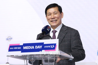 [포토S] 인사말 하는 허구연 총재