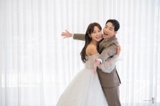 박군♥한영, 달콤한 키스 담은 웨딩화보…꿀 떨어지는 스킨십 폭발