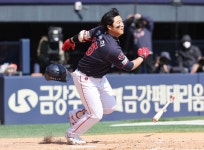 4월 MVP 롯데 한동희, 선발 라인업 제외…NC전 벤치 대기[SPO 사직]