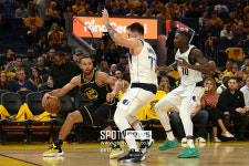 [스포츠타임] 돈치치 제어 성공 GSW, 25점 차 압도적인 승리…1차전 기선 제압