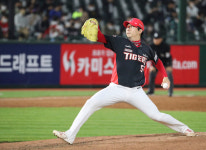 [사직 게임노트]양현종 통산 150승 대업 달성 KIA, 주중 3연전 싹쓸이… 롯데 4연패