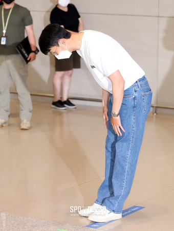 [포토S] 귀국한 손흥민, 한국 팬들에게 계속해서 인사