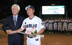 [포토S] 감독상 수상한 경남고 전광열 감독