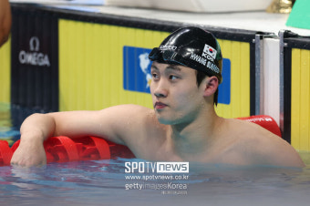[세계수영선수권] '극적으로 준결승 합류' 황선우, 자유형 100m 전체 11위로 결승행 실패