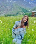 이시영, 머리에 꽃 꽂고 신났네…감탄 자아내는 명품 각선미+복근 