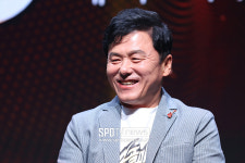 [포토S] 송골매 구창모, '옛 추억을 떠올리며'