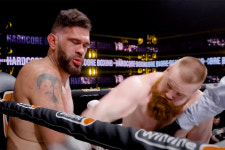 선 채로 KO패 후 두 달 만에 출전…누가 좀 말려줘요