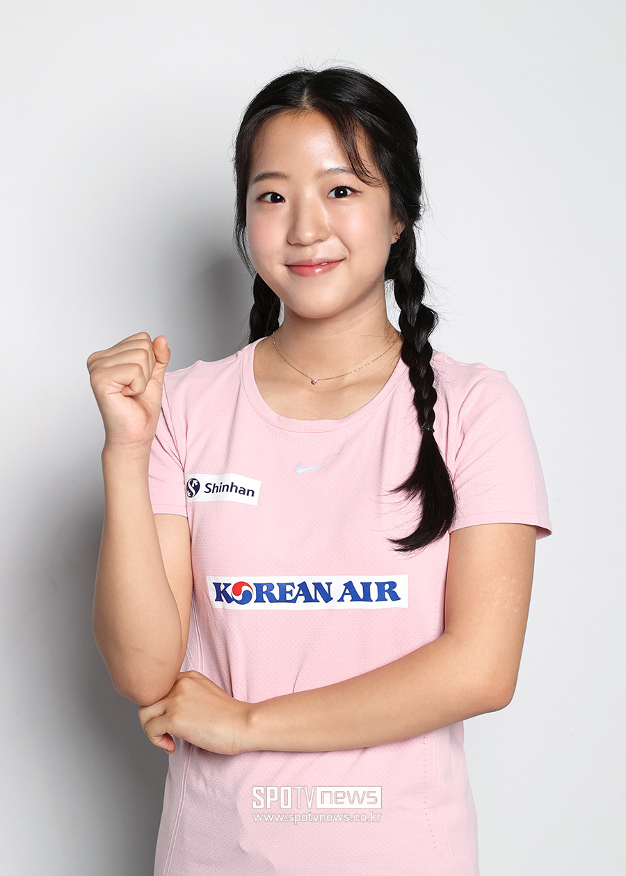 한국 여자탁구 주력 선수 신유빈, ITTF 세계랭킹 9위 올라 팬들과 국가에 큰 기쁨