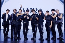 선 넘은 골든차일드, 강렬 섹시 아우라…한 단계 넥스트 레벨로[종합]
