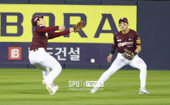 [PO1 게임노트] '마운드 건재 과시+키움 4실책 자멸' LG PO 기선제압, 성공적 가을야구 등판