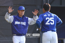 [포토S] 김성근 감독, 예리한 눈빛으로