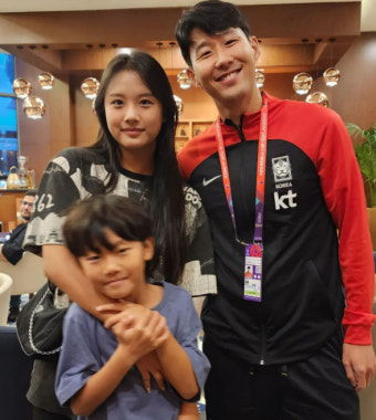 '손흥민·조규성과 인증샷' 자랑하더니…'아빠 찬스' 시선에 