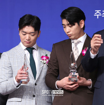 '이제는 가족' 이정후-고우석, 처남과 매제의 화기애애한 시상식 동행