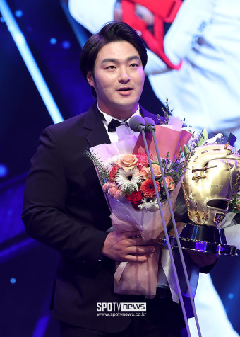 [포토S] 박병호, 1루수 부문 골든글러브 영예