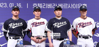 [포토S] 고우석-이강철 감독-양의지-김하성, '대표팀 유니폼 입고'