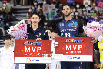 [포토S] 김연경-레오, 올스타전 MVP!