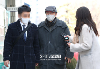 [포토S] 오영수, '강제추행 혐의' 첫 공판 출석