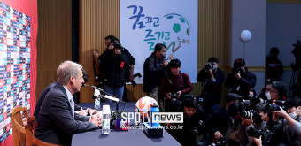 [포토S] 클린스만 감독 향한 뜨거운 취재 열기