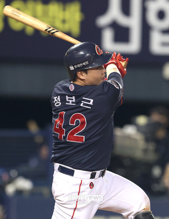 은퇴식 헤드샷 불운→FA 유탄→방출생 활약까지…롯데 1할대 포수에게 포기는 없다