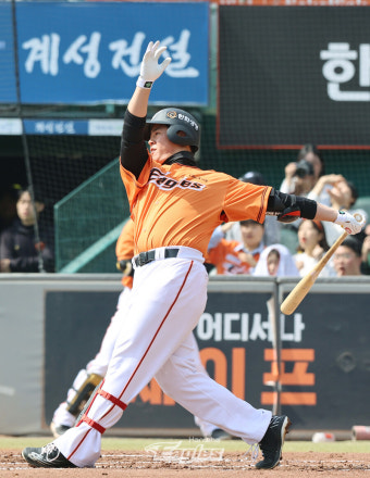 '노시환 홈런' 한화 3연승 질주...삼성 8연승 행진 중단[대구 게임노트]