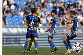 [현장 REVEIW] '루빅손 멀티골→조현우 선방쇼' 울산, 수원에 2-1 승…압도적 6연승 '선두'