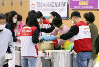 '더 글로리' 영광 사회 환원…김은숙 작가, 강릉 산불 이재민에 식사 지원