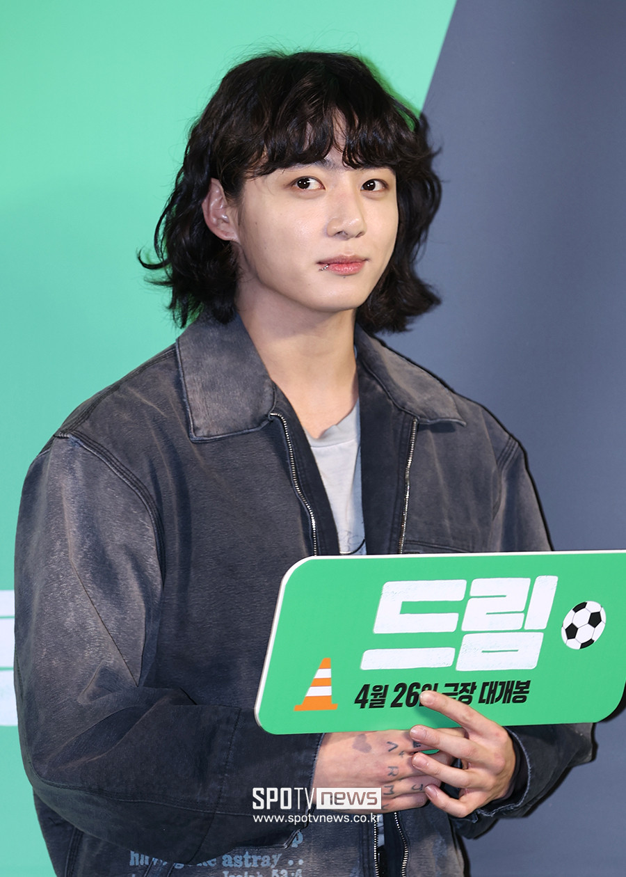 차은우, 군 생활 소식 팬들 관심 집중! 윤산하는의 응답은?