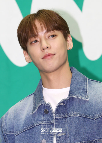 [포토S] 비투비 이민혁, '몸 열심히 만들었어요'