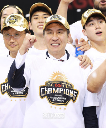 [포토S] 우승 이끈 김상식 감독