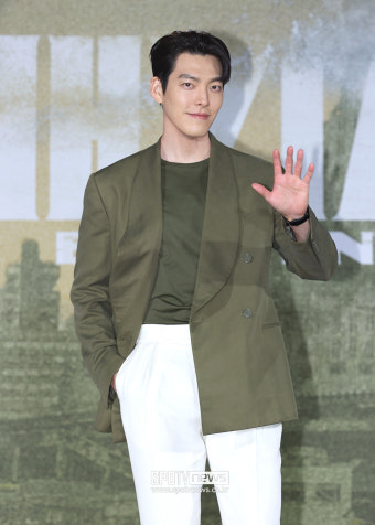 [포토S] 김우빈, '택배기사로 돌아왔어요'
