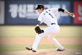 비가 몰고온 저승사자… '3년 ERA 1.08' 고영표, 롯데 기세 잡으러 나선다